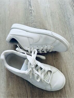 Nike Court Royale Triple White Low-Top Leather Sneakers 749867-105